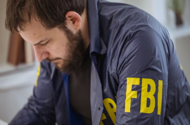 Un negociator FBI explică ce strategii poți folosi pentru a convinge oamenii să poarte mască