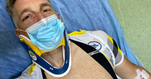 VIDEO Pilot de raliuri, șicanat și lovit în timp ce se deplasa cu bicicleta