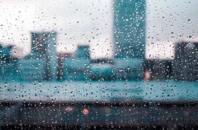 Cod PORTOCALIU de ploi torențiale &icirc;n aproape toată țara. Harta cu zonele vizate