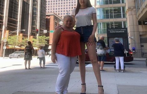 FOTO Ea este femeia cu cele mai lungi picioare din lume