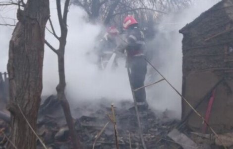 Au verificat o butelie cu bricheta și au ajuns la spital