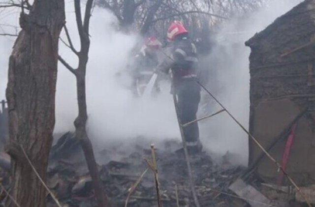 Au verificat o butelie cu bricheta și au ajuns la spital