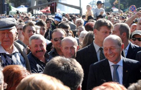 Candidat pe banii nostri: Cat a cheltuit Basescu din bugetul de stat pentru campania electorala?