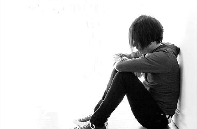 Sinucidere planuita pe internet. Doi minori au fost opriti la timp