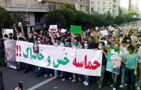 Trei opozanti ai lui Ahmadinejad, condamnati la moarte