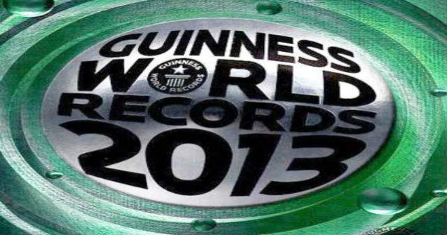 O carte minuscula, ilizibila cu ochiul liber, publicata in Japonia