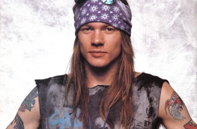 Axl Rose, dat in judecata dupa ce a lovit un fan cu microfonul