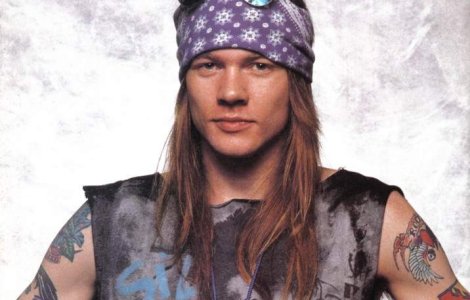 Axl Rose, dat in judecata dupa ce a lovit un fan cu microfonul