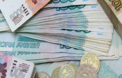 Rusia: Salariile angajatilor din aparatul guvernamental s-au dublat