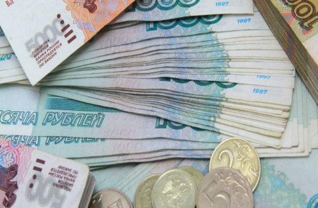 Rusia: Salariile angajatilor din aparatul guvernamental s-au dublat