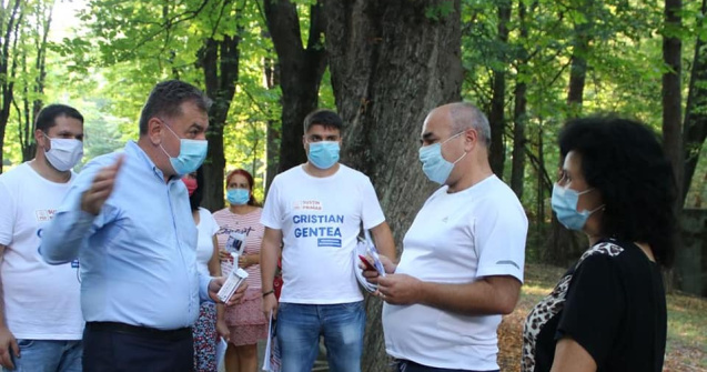 PNL Argeș acuză PSD că folosește în campania electorală angajați din Primărie