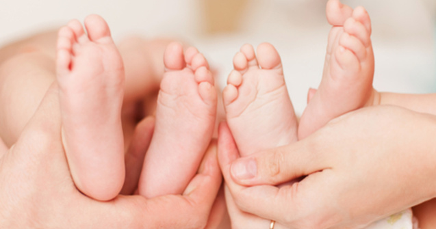 O femeie a născut gemeni cu tați diferiți. Cum a fost posibil