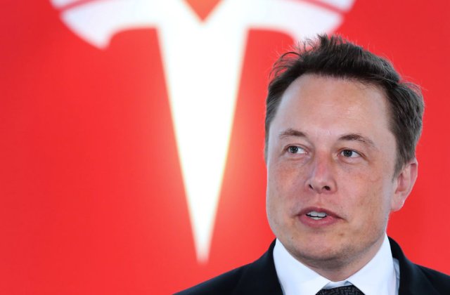 Elon Musk: “Vom mări densitatea bateriilor cu 50% în cel mult 3-4 ani”