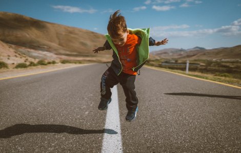 Cum să alegi împreună cu năzdrăvanul tău un cadou care să îi placă