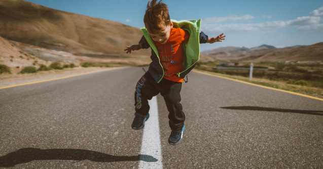 Cum să alegi împreună cu năzdrăvanul tău un cadou care să îi placă