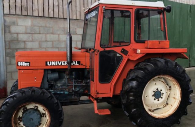 O fată de 15 ani a fost ucisă de tractorul condus chiar de tatăl său