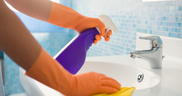 Trucul care te va ajuta să îți ții baia mereu curată. E gata în 30 de secunde