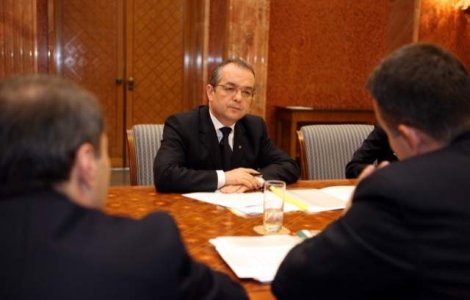 Boc: Scopul motiunii este pastrarea privilegiilor parlamentarilor