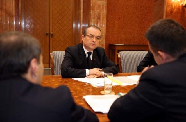 Boc: Scopul motiunii este pastrarea privilegiilor parlamentarilor