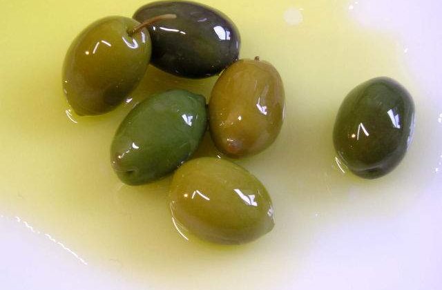 Mirosul uleiului de masline, secretul pentru o silueta fina