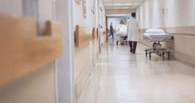 Un bărbat cu Covid-19, externat la cerere, a murit acasă după jumătate de oră