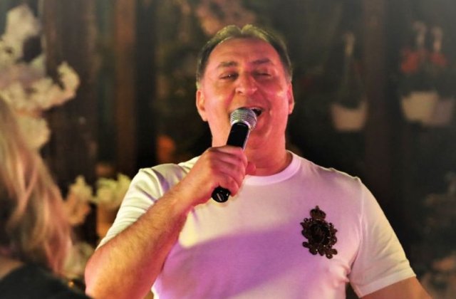 VIDEO Concert al manelistului Vali Vijelie, întrerupt de poliţişti la Năvodari