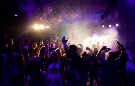 VIDEO Petrecere de mii de euro stricată de polițiști, într-un club din Mamaia