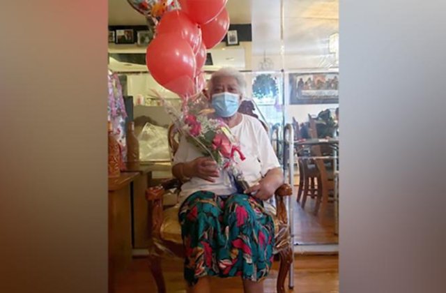 O femeie de 73 de ani a învins Covid-19 după 5 luni de spitalizare și reabilitare