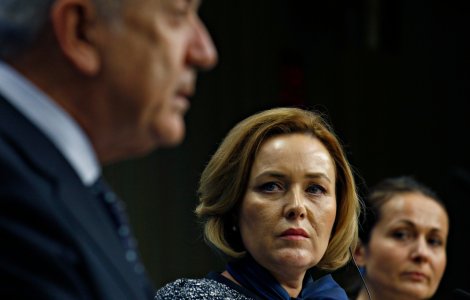 Carmen Dan va lipsi la votul moțiunii de cenzură din Parlament