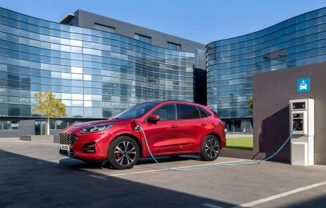 Versiunea plug-in hybrid a lui Ford Kuga, rechemată în service în România