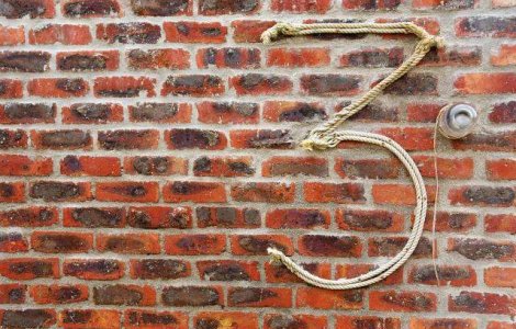 A distrus o casa dupa ce a confundat adresa