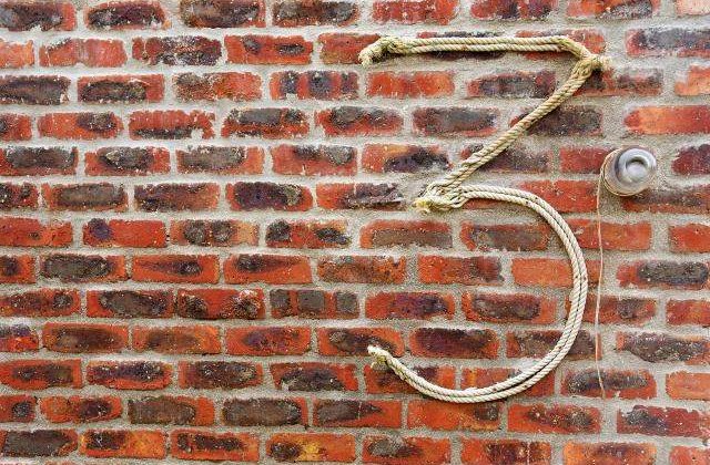 A distrus o casa dupa ce a confundat adresa