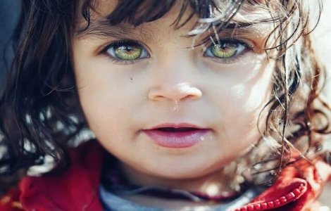 Inocența copilăriei surprinsă în imagini captivante de un fotograf turc