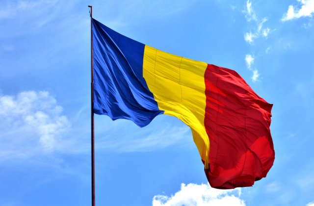 Pedeapsă cu închisoarea între 6 luni și 3 ani pentru profanarea drapelului României