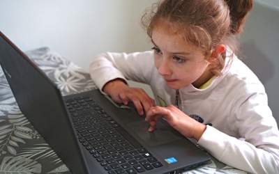 Peste 4.000 de tablete și...