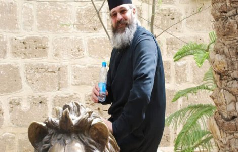 Preotul care recomanda țuică împotriva COVID-19, diagnosticat pozitiv