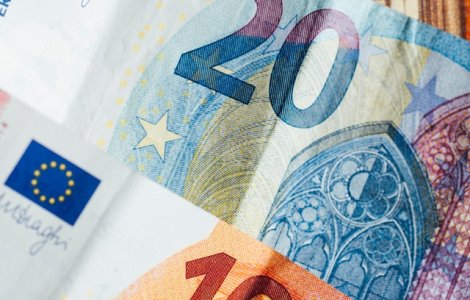 O femeie de serviciu a primit, din greșeală, 90.000 de lire sterline în cont