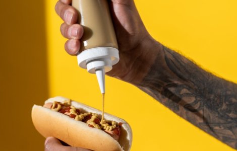 VIDEO Cum sunt făcuți crenvurștii: Nu te vei mai atinge de ei după ce vezi asta