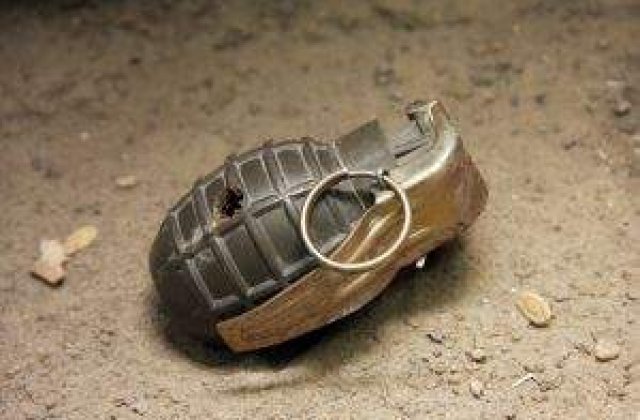 Un barbat inarmat cu o grenada a amenintat ca o va detona in fata Procuraturii din Chisinau