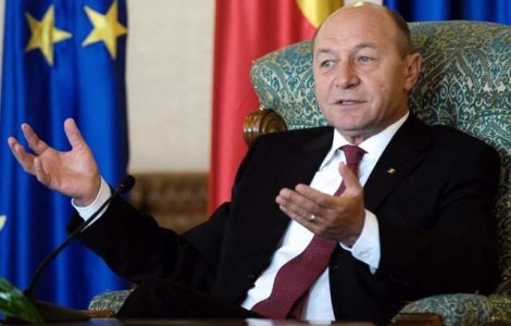 Basescu cere din nou reducerea numarului de parlamentari la 300