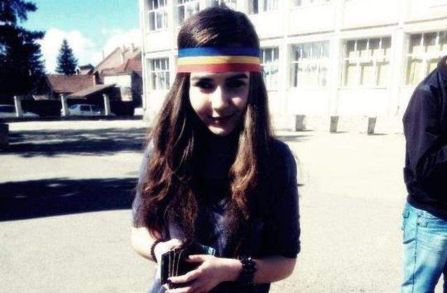 Romanii ies din nou in strada, in semn de solidaritate cu "eleva cu tricolor" din Covasna