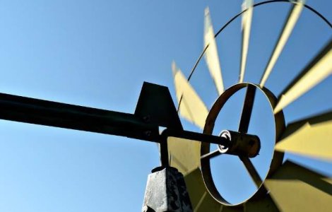 Avertizare cod portocaliu de vant puternic in 16 judete din est si sud