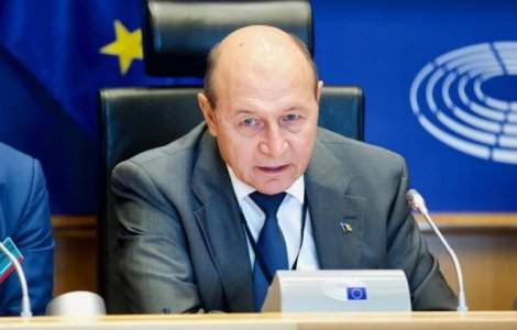 Băsescu: „Măi hoților, și din moartea românilor vreți să faceți bani?!”