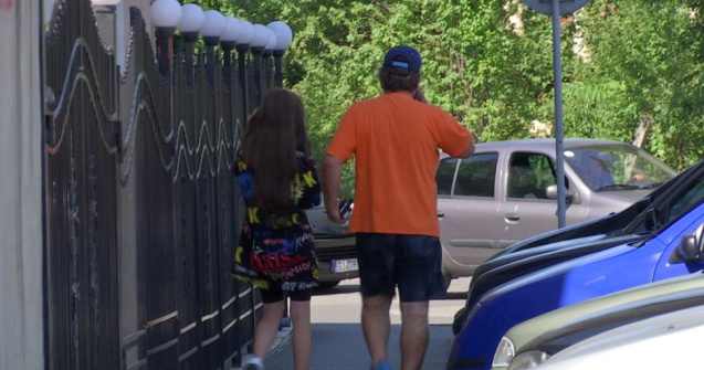 Fată de 12 ani, bătută cu brutalitate în Târgul Jiu