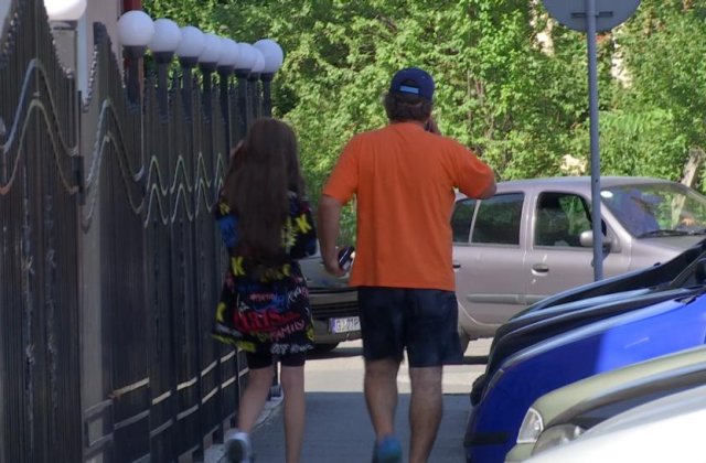 Fată de 12 ani, bătută cu brutalitate în Târgul Jiu. Una din agresoare se află la a doua abatere