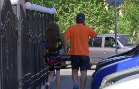 Fată de 12 ani, bătută cu brutalitate în Târgul Jiu. Una din agresoare se află la a doua abatere