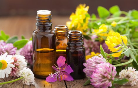 Top  5 uleiuri naturale care te vor ajuta să scapi de riduri