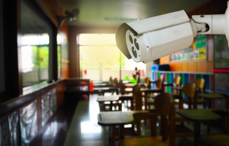 Profesorii nu vor să fie filmați când predau: „Nimeni nu ne-a întrebat dacă suntem de acord”