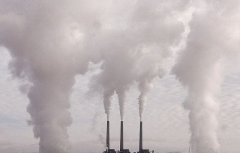 Vârsta de pensionare, redusă cu 2 ani pentru pentru cei din zonele poluate