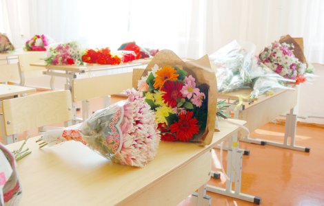 Început de an școlar fără festivități și fără flori: „Să se abțină”